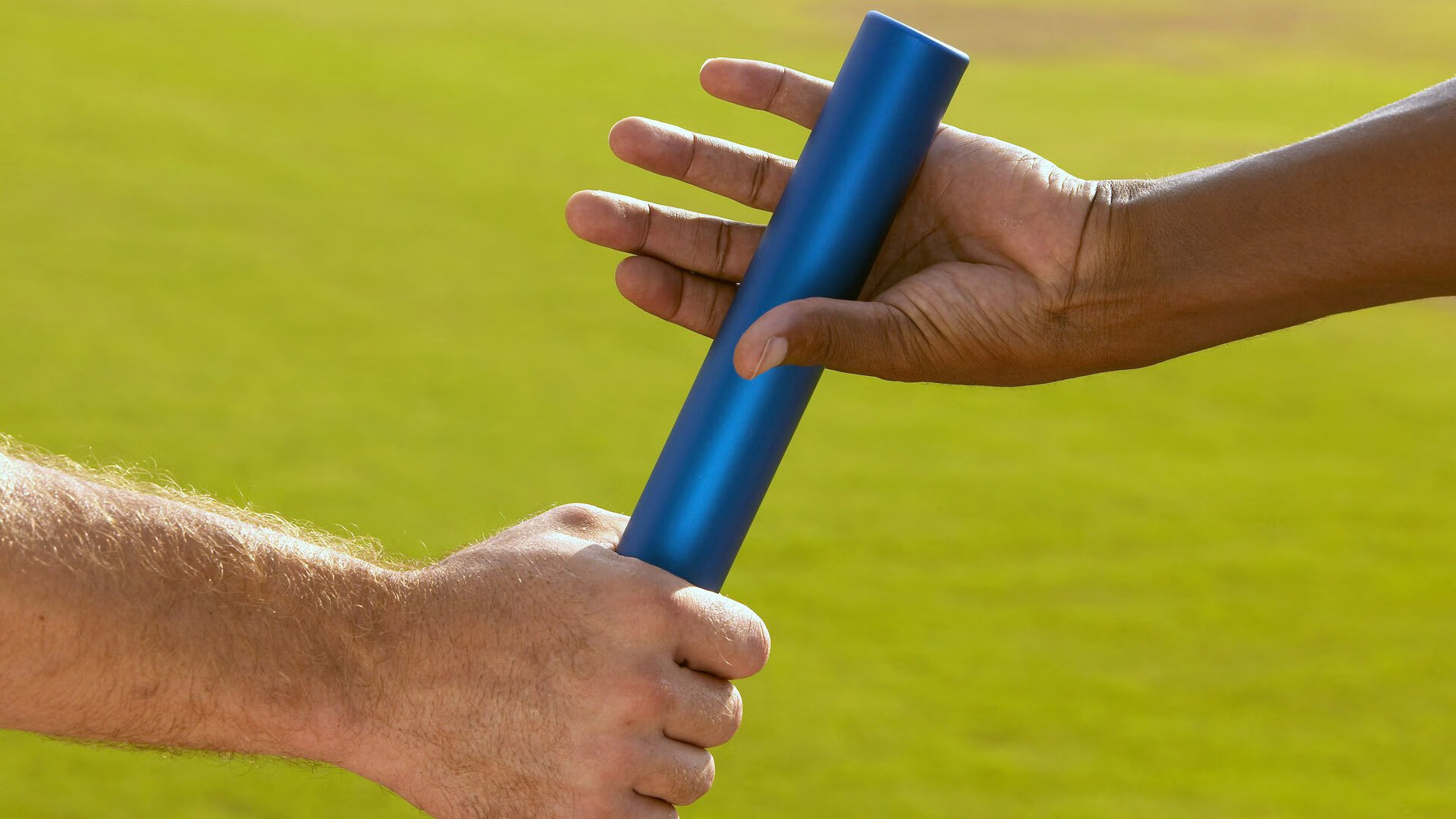 英超球队视频分析系统提升中场组织与防守协作效率,英超球队球场