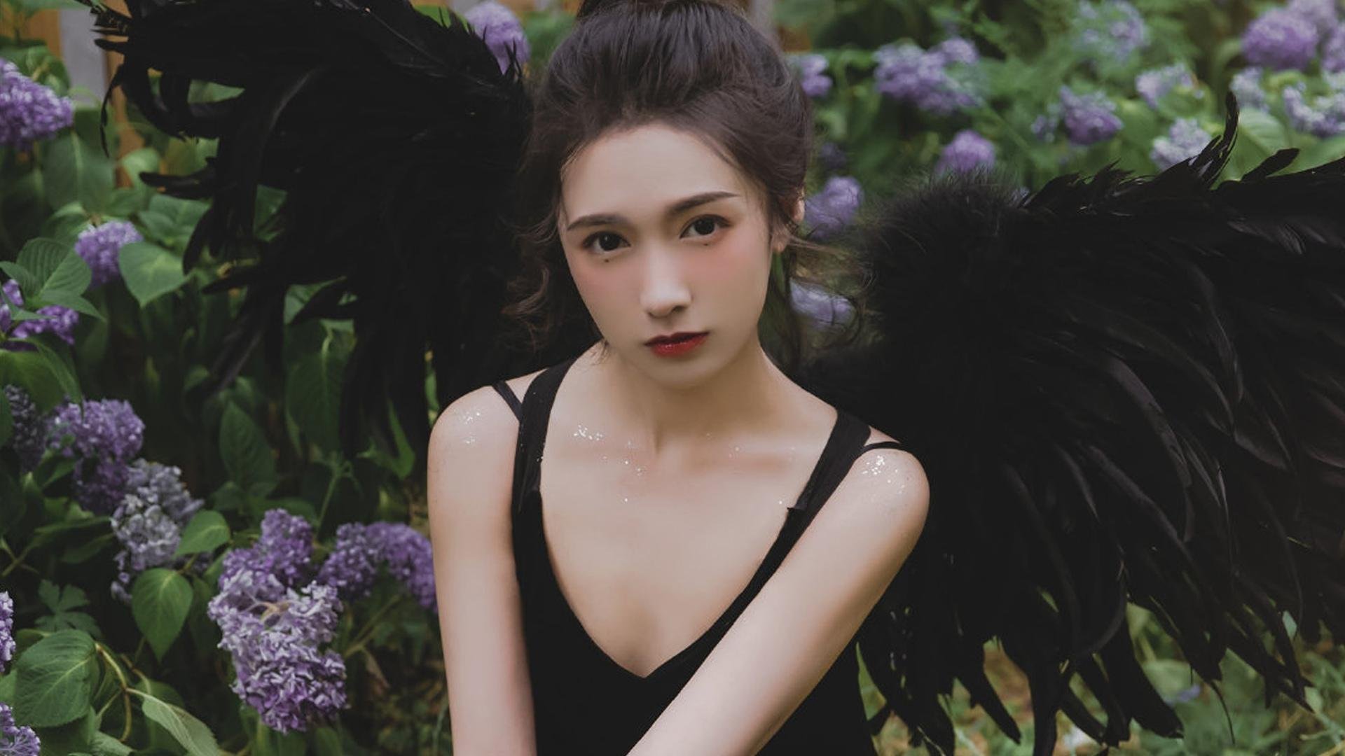 “高新体育中心:篮球赛上演惊险时刻,选手巅峰对抗”